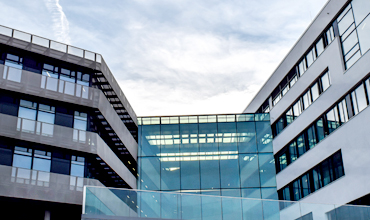 من نحن building.jpg
