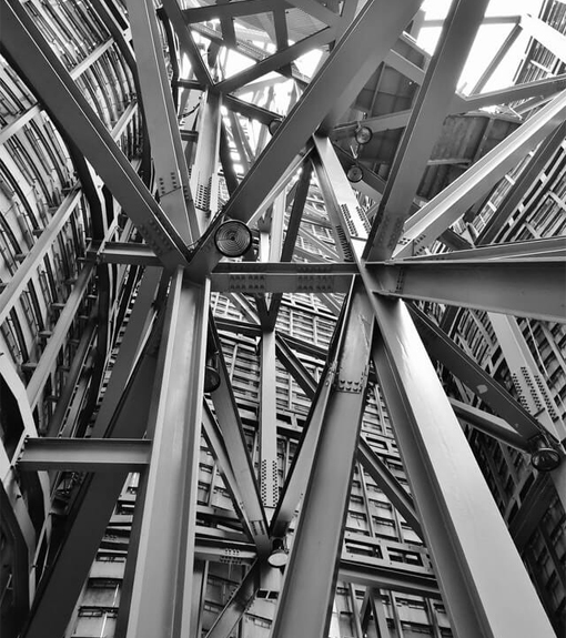 من نحن Metal Pillars